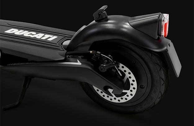 Actual product image Ducati E-Scooter Pro-III (25 km/h, 50 km, 350 W)