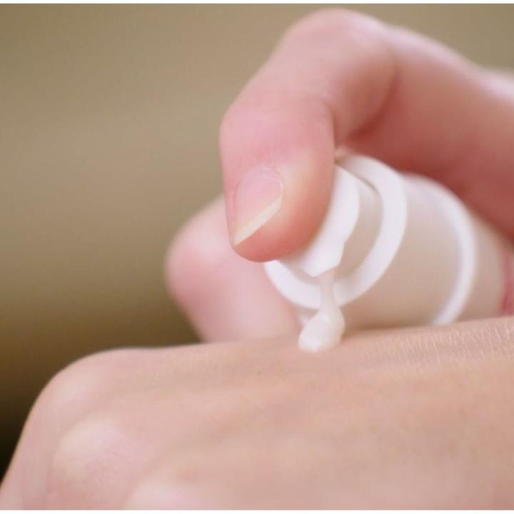 Actual product image Topicrem Mela Anti-Dark Spot Radiance Serum 30ml (30 ml, Day cream)