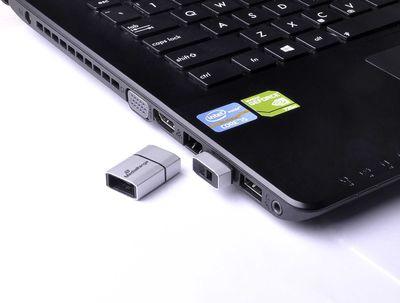 Actual product image MediaRange USB Nano Memory Stick with Micro USB Adapter (8 GB, USB-A, Micro USB-A)