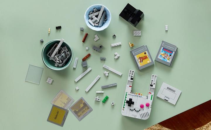 Actual product image LEGO Game Boy (72046, LEGO Super Mario)