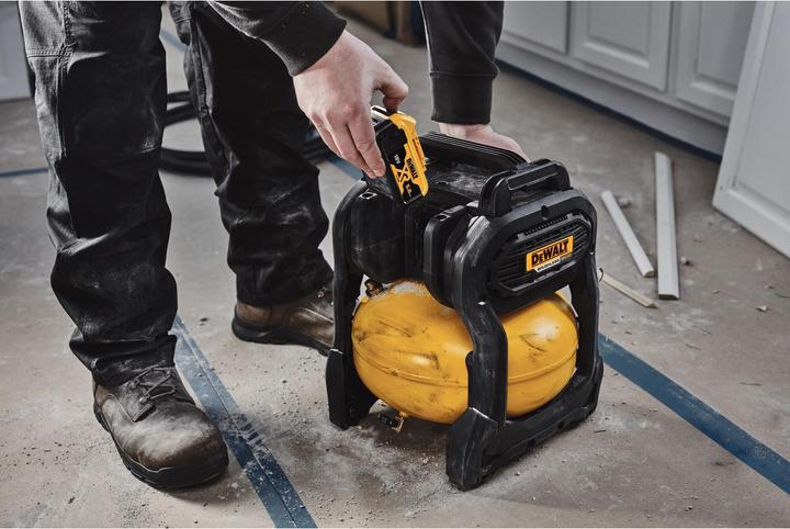Actual product image DeWalt 18 Volt FV Advantage Compressor (9.60 bar, 10 l)
