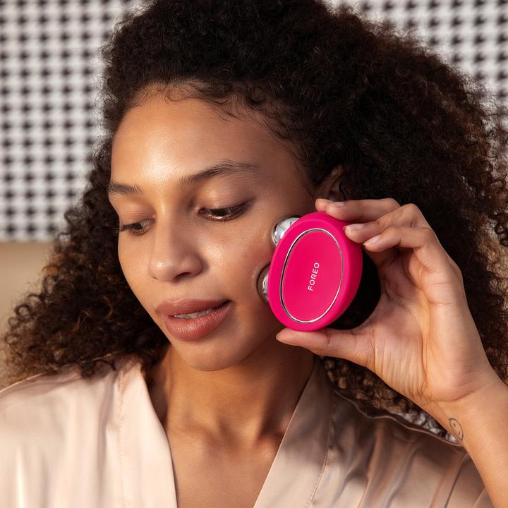 Productafbeelding Foreo BEAR™ 2 Gezichtsversterkend apparaat met 4 soorten micro-courants e