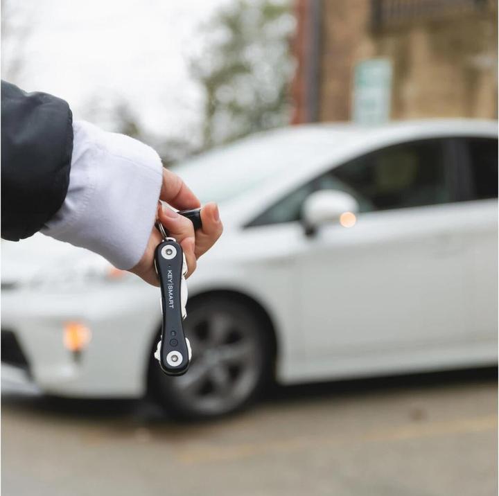 Actual product image Key Smart iPro key holder with Apple Find My