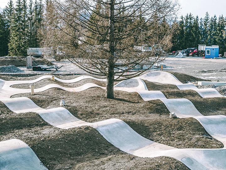 Image du produit Smartbox Découvertes et sensations : 1 journée dans un parc d’attractions à Crans-Montana pour 2 (2 pers.)