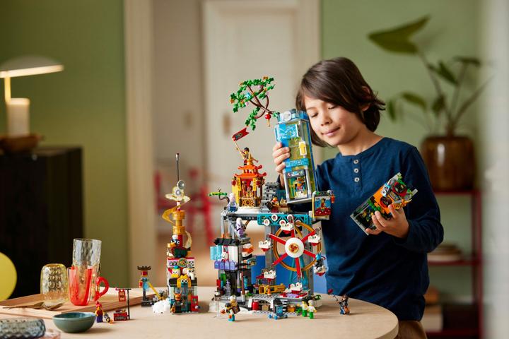 Actual product image LEGO 80054 5th anniversary of Megapolis City (80054, LEGO Monkie Kid)