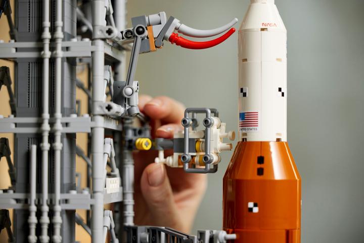 Produktbild LEGO NASA Artemis Startrampe (10341, LEGO Icons, LEGO Seltene Sets)