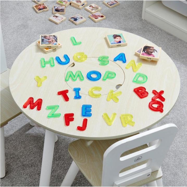 Produktbild TickiT Set mit 26 Farbigen, Halbtransaprenten Grossbuchstaben aus Acryl