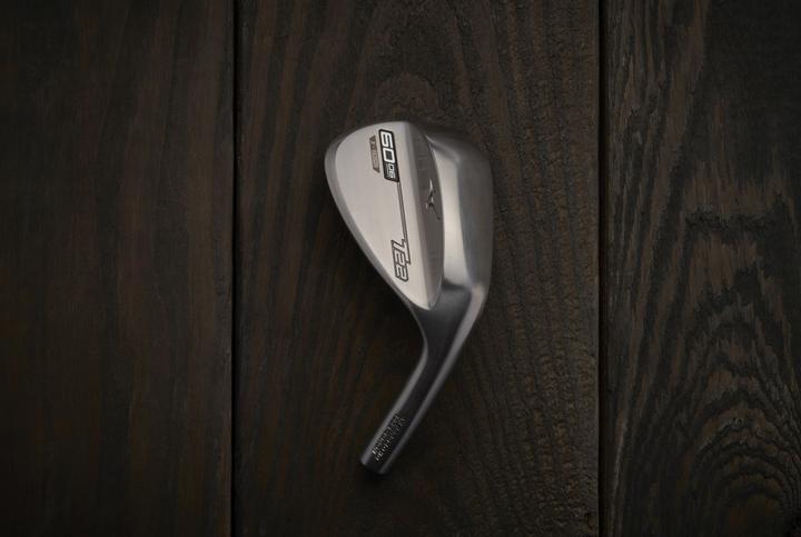Actual product image Mizuno T22 Wedge White Satin (Black)