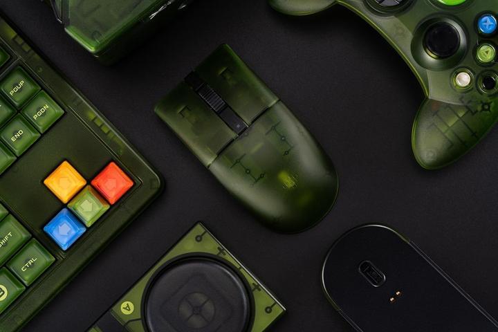 Produktbild 8bitdo Retro R8 Mouse Xbox Edition