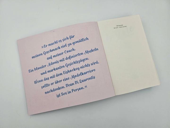 Actual product image The Score – Mitten ins Herz (German, Elle Kennedy, Christina Kagerer, 2024)