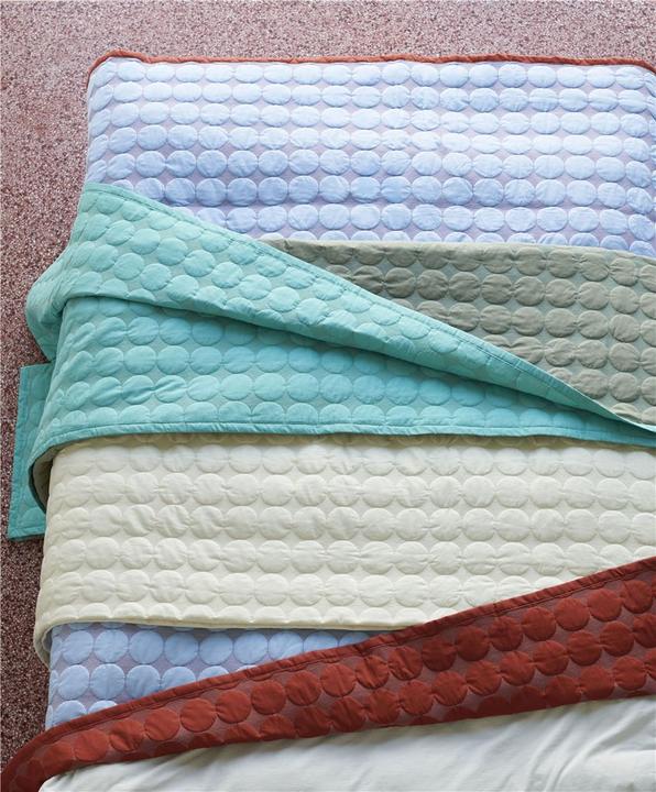 Produktbild HAY Mega Dot Bedspread W235 x L245 - Ivory (235 x 245 cm)