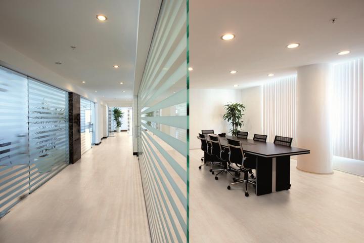 Produktbild Swiss Krono Swiss-Prestige 7 mm Eiche weiss (Laminat, 2.40 m²)