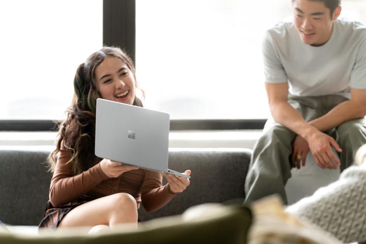 Immagine prodotto Microsoft Surface Laptop Go 2 (12.40", Intel Core i5-1135G7, 8 GB, 256 GB, DE)
