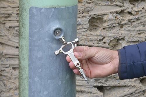 Produktbild Nordwest Handel AG Schaltschrankschlüssel 13 Funktionen integr.Flaschenöffner PROMAT (Elektrischer Korkenzieher)