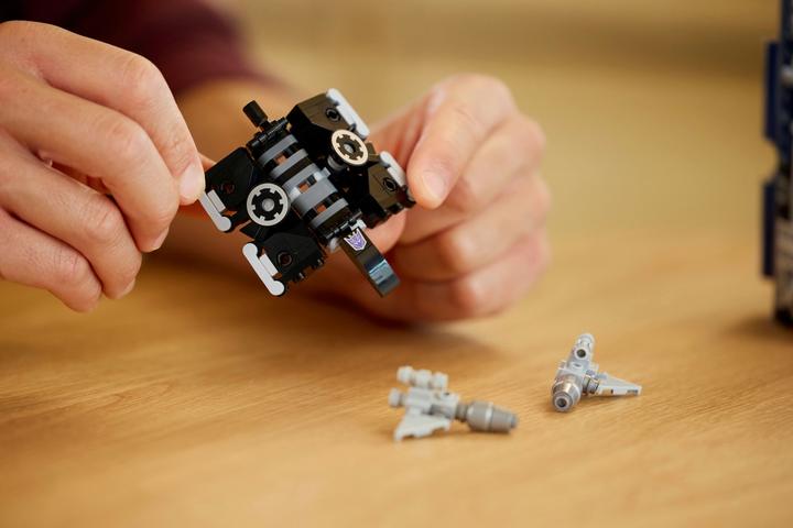 Actual product image LEGO 10358 Confidential (10358, LEGO Icons)