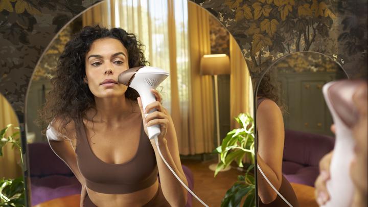Actual product image Philips Lumea IPL Series 8000