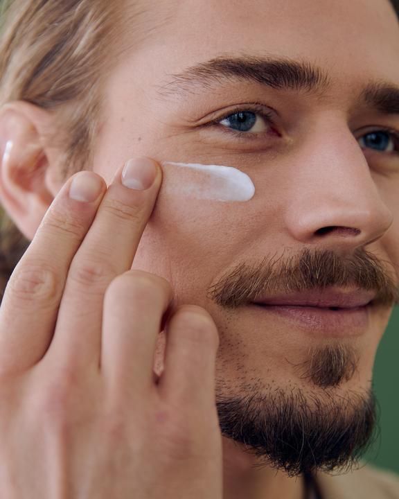 Produktbild NIVEA MEN Sensitive Pro (75 ml, Tagescreme, SPF 15)