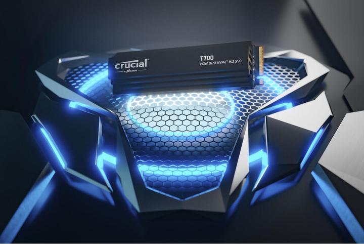 Actual product image Crucial T700 with Heatsink (1000 GB, M.2 2280)
