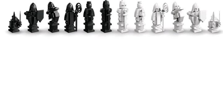Actual product image LEGO Hogwarts Wizard Chess (76392, LEGO Harry Potter, LEGO Rare Sets)