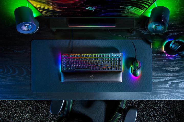 Actual product image Razer Blackwidow V4 Keyboard Green (Eng. Int., Cable)