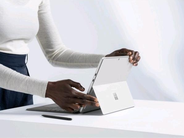 Produktbild Microsoft Surface Pro 8 (13", Intel Core i7-1185G7, 256 GB, 256 GB, Ohne Tastaturlayout)