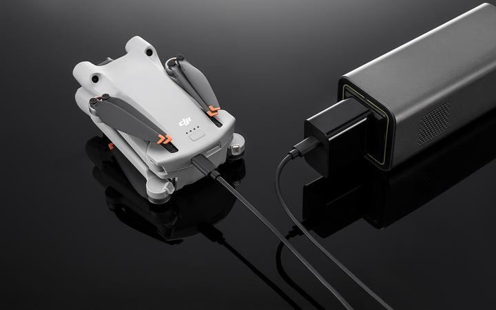 Immagine prodotto DJI Caricabatterie USB-C (Caricabatterie per droni, DJI Mini 4 Pro, DJI Mini 3 Pro, DJI Mini 3, DJI Mavic Mini)