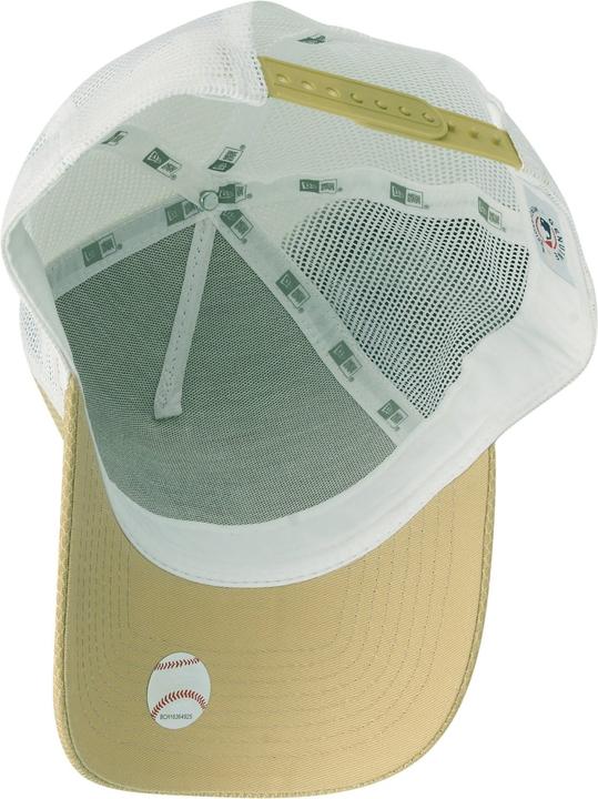 Actual product image New Era Trucker Cap - DIAMOND New York Yankees vegas gold