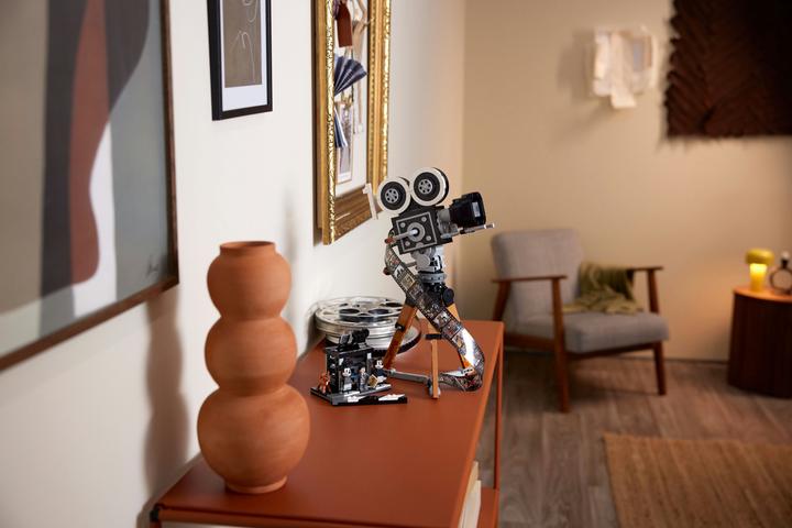 Actual product image LEGO Camera - Homage to Walt Disney (43230, LEGO Rare Sets, LEGO Disney)