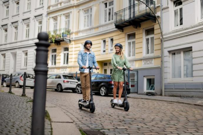 Actual product image Segway-Ninebot KickScooter MAX G30D (20 km/h, 65 km, 350 W)