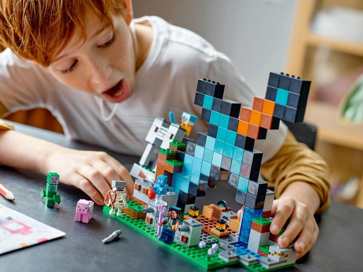Produktbild LEGO Der Schwert-Aussenposten (21244, LEGO Minecraft)