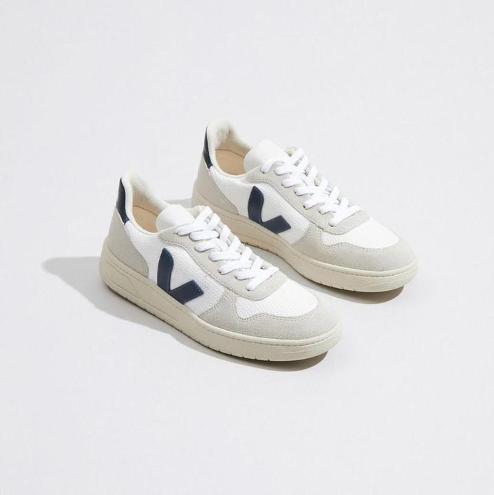 Actual product image Veja V-10 (43)