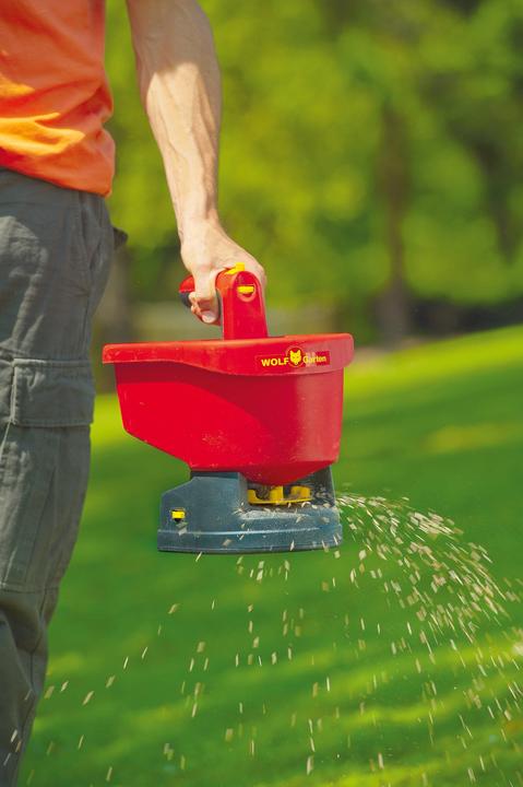 Produktbild Wolf-Garten Universal-Streuer WE-B