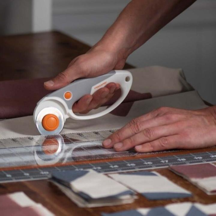 Produktbild Fiskars Titanium Rollmesser (Cutter)