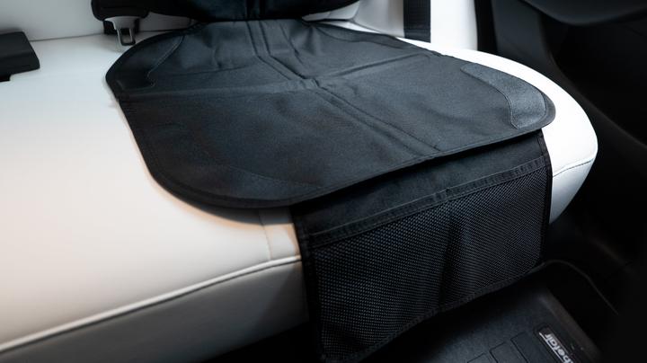 Produktbild Made4EV Kindersitzunterlage für das Tesla Model 3/Y
