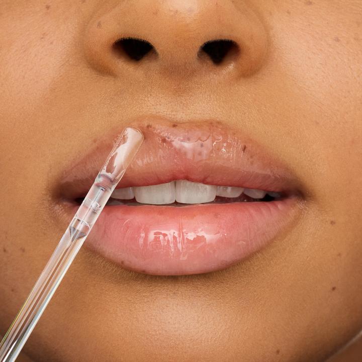 Immagine prodotto essence what the fake! GLASS SHINE PLUMPING LIP FILLER (01 Oh So Glassy)