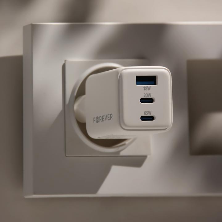 Actual product image Forever TC-08-65ACC GaN PD QC charger 2x USB-C 1x USB 65W white (65 W)