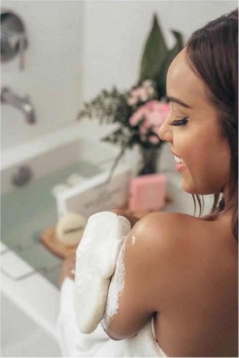 Actual product image Spongellé Contouring Glove - Lavender