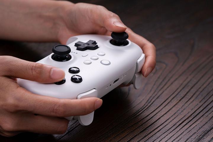 Actual product image 8bitdo Ultimate Controller with charging station (Switch, PC)