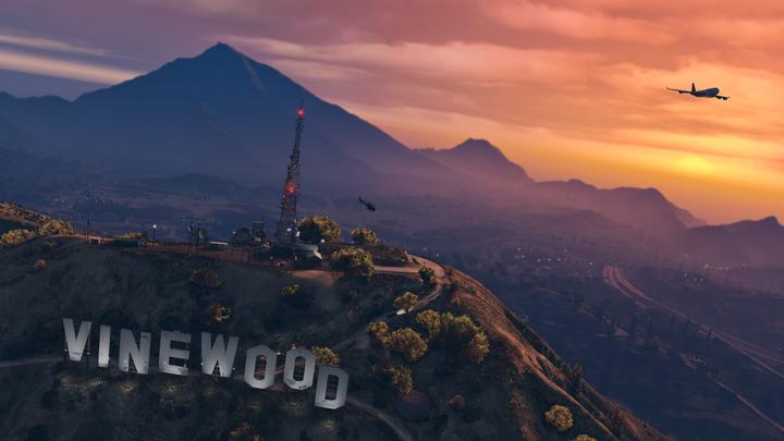 Actual product image Rockstar Grand Theft Auto V GTA V Premium (PS4)