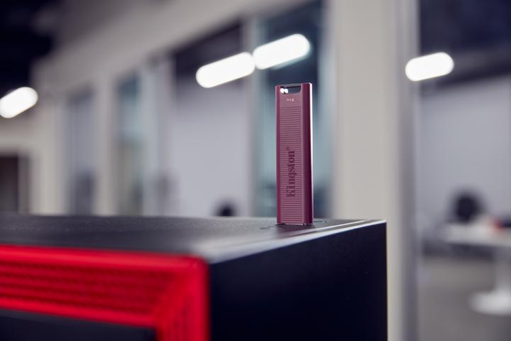 Actual product image Kingston DataTraveler Max (1000 GB, USB-A)