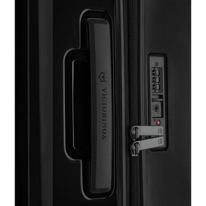 Actual product image Victorinox Airox Medium Hardside Case (74 l)