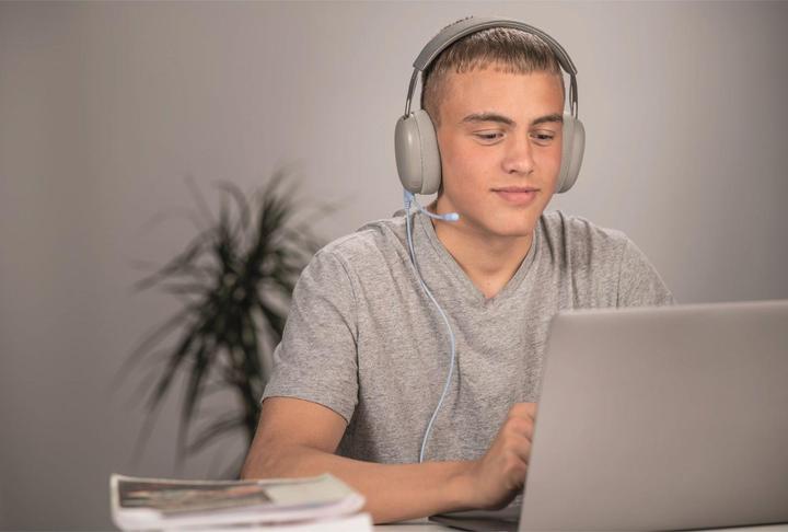 Actual product image Onanoff education headphones secondary school & university