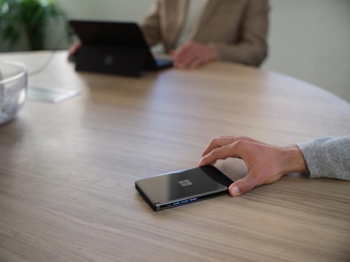 Immagine prodotto Microsoft Surface Duo 2 B2B (128 GB, Obsidian, 8.30", SIM + eSIM, 12 Mpx, 5G)