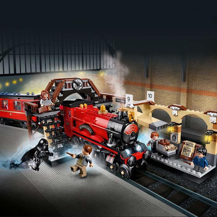 Actual product image LEGO Harry Potter Hogwarts Express (75955, LEGO Harry Potter, LEGO Rare Sets)