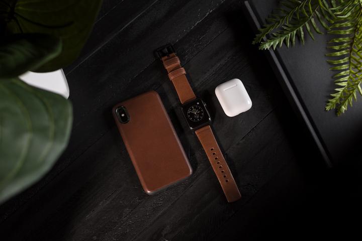 Actual product image Nomad Modern Connector Strap (44 mm, Leather, Stainless steel)