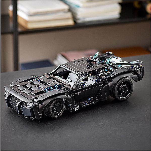 Actual product image LEGO Batman's Batmobile (42127, LEGO Technic)