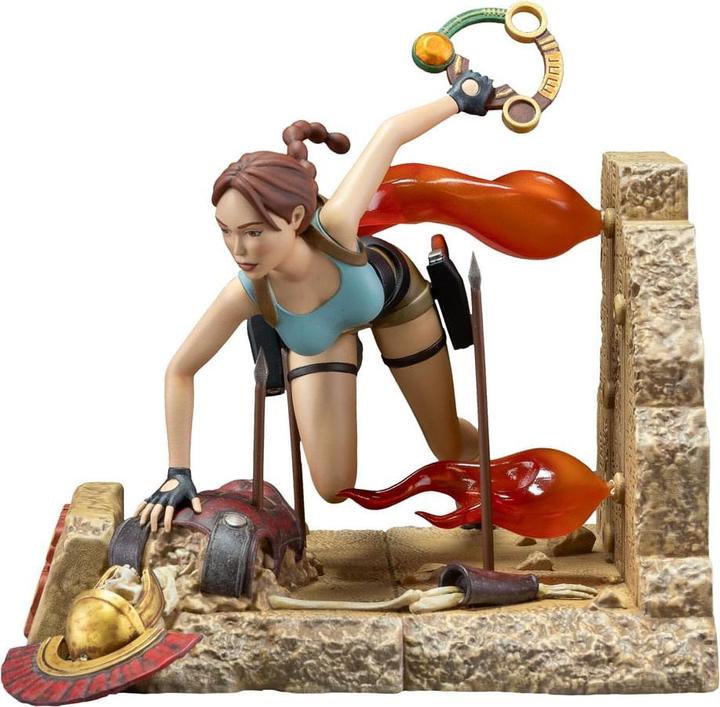 Actual product image Dark Horse Tomb Raider 1996 PVC Statue Lara Croft Classic Era 17 cm