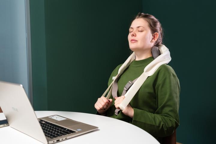 Actual product image LifenaXX LX-046 Nackenmassagegerät