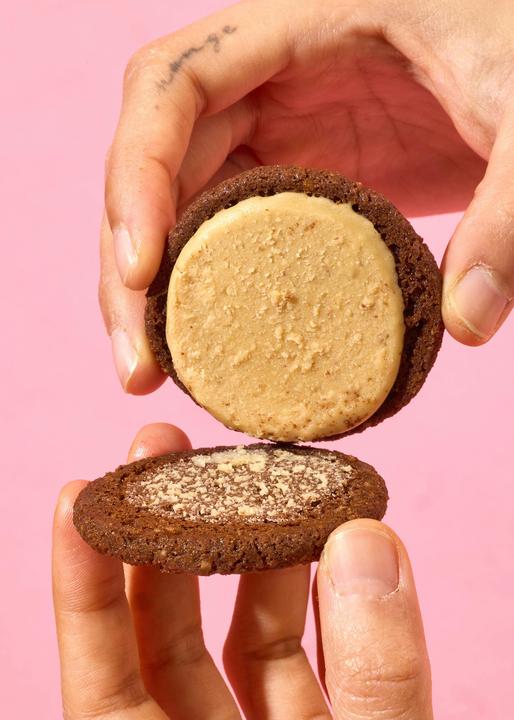 KoRo Runder knuspriger Keks mit Hafer und Erdnussbutterfüllung (12 Stk., 180 g)