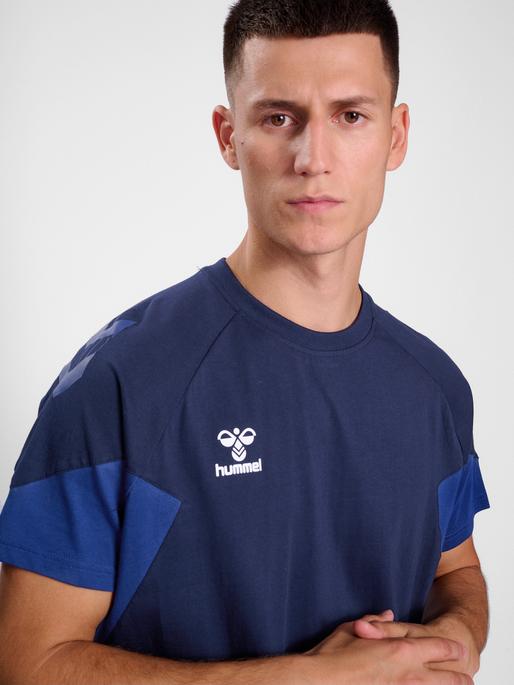 Actual product image hummel Hmltravel t-shirt s/s (XS)